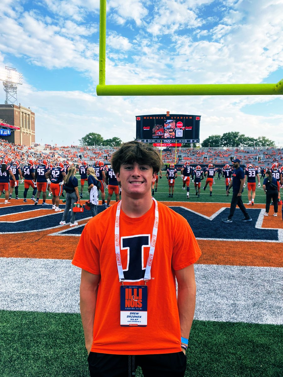 Huge thanks to all the Coaches at the University of Illinois for having me out yesterday for their game. I had an amazing time and I enjoyed the U of I experience! Hope to be back soon!
#famILLy