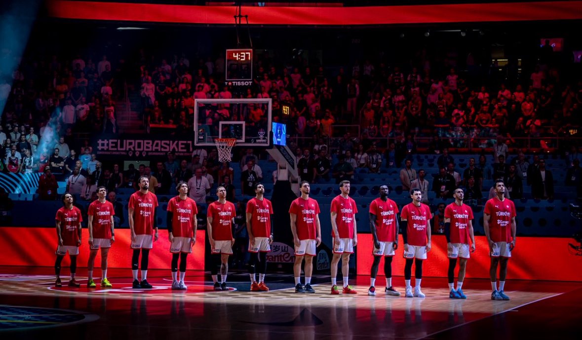 Ne yazık ki “Türk gibi başlayıp, Türk gibi bitirdik”. Kadın Voleyboldan sonra bir final daha kaybetmek çok canımızı yaktı. Her şey için teşekkürler #12DevAdam 🙏🇹🇷