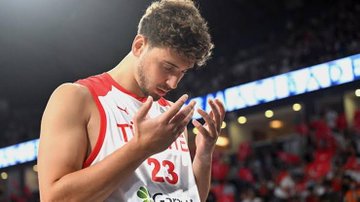 #12DevAdam
Son saniyelerde kahraman olmak istedi olamadı maçı verdi.