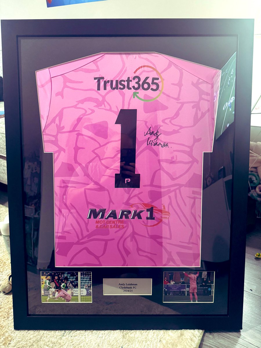 Got my <a href="/clydebankfc/">Clydebank FC</a> sponsored Andy Leishman top back 👌🏻 looks amazing! Just need to convince Amie to let me hang it in the living room 🙈