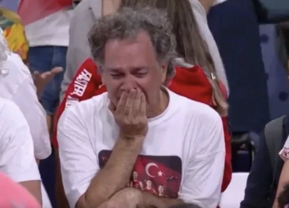 gicikvehakli's tweet photo. Hepimiz bu abiyiz şu an #12DevAdam #EuroBasket2025 https://t.co/hNgfmR1PQh