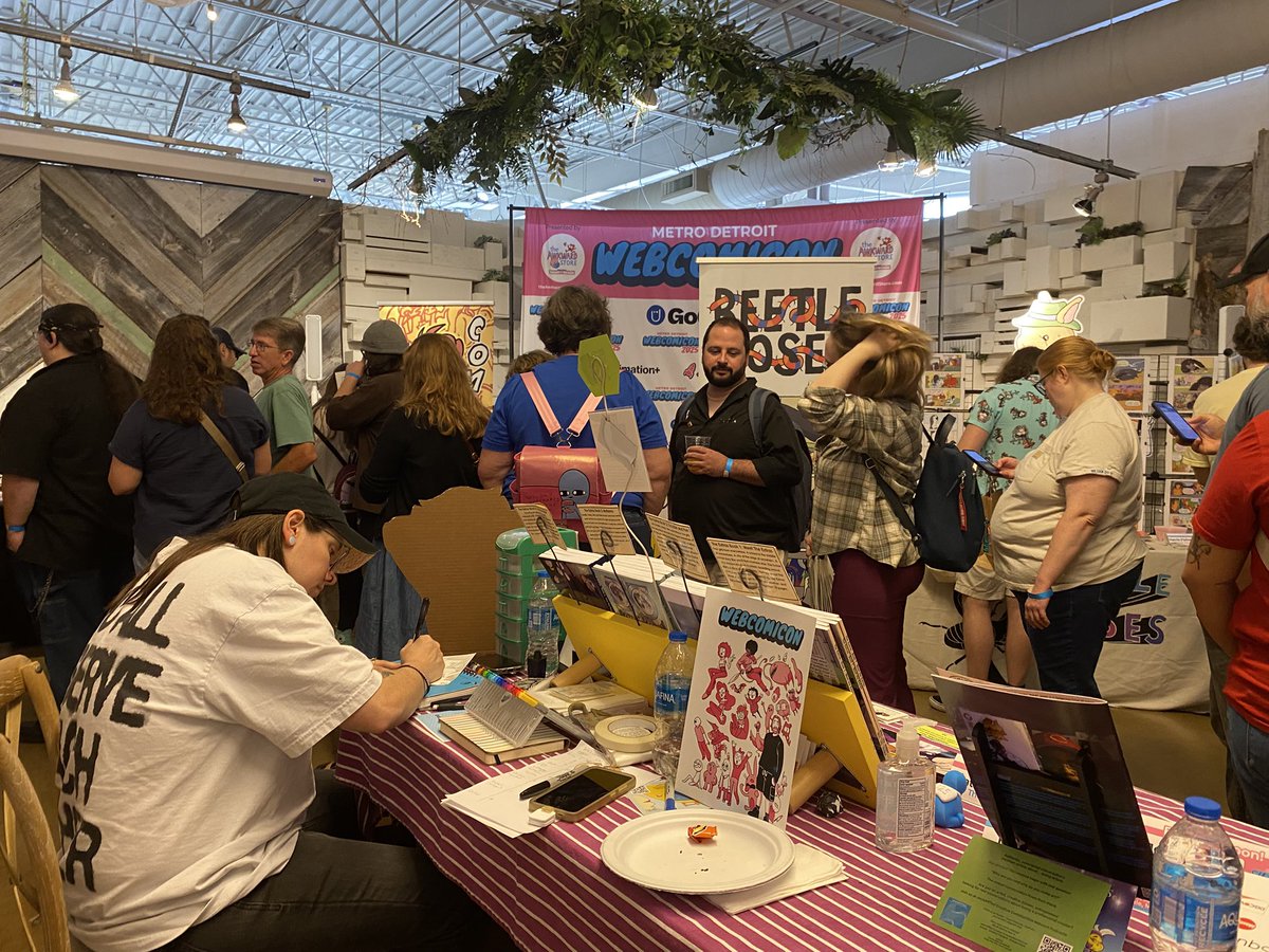 Webcomicon!!🌟 I regret that I didn’t have more time to post this weekend but it was so busy the whole show, I had such an amazing time &amp; met the most wonderful people, comic creators are the best!! ❤️