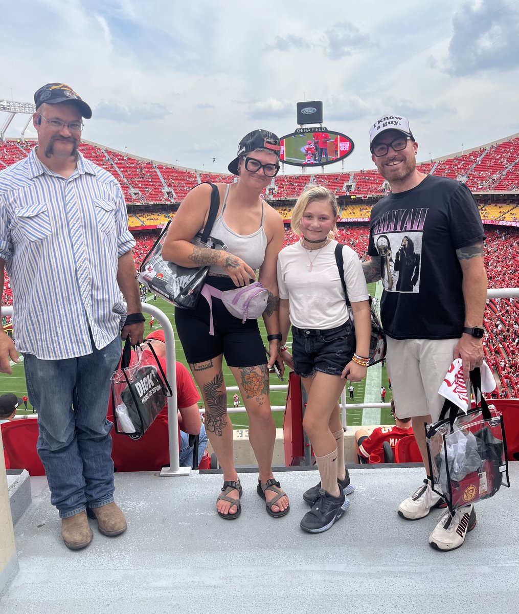 KCSportsNetwork's tweet image. Jupiter is cheering on the Chiefs from @GEHAField today thanks to the #MyFirstGame campaign, @HelpKCKids and @TicketsForLess! ❤️💛

#ChiefsKingdom