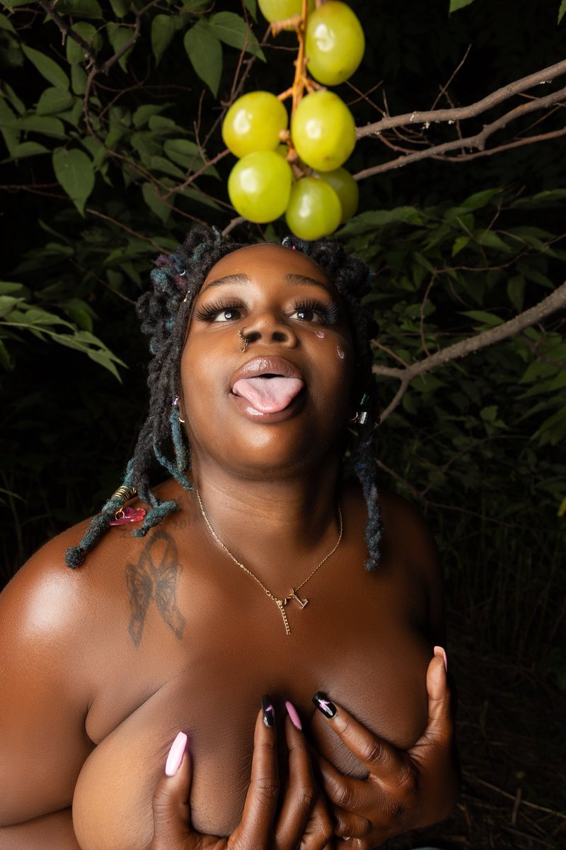 SeanShootsGlass's tweet photo. F R U I T

The blacker the berry 🫐, the sweeter the juice

Book your exclusive photo shoot experience 

In studio and outdoors https://t.co/BbePSC8thr