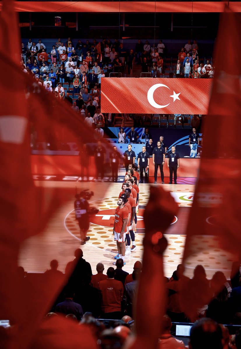 A MİLLİ BASKETBOL TAKIMIMIZ AVRUPA İKİNCİSİ OLDU! 🇹🇷 Teşekkürler milli takım!
🔴 MAÇ SONU 

🇹🇷 Türkiye 83-88 Almanya 🇩🇪 

12 Dev Adam, finalde Almanya'ya kaybederek EuroBasket'i gümüş madalyayla tamamladı.

Her Şey İçin Teşekkürler! ❤️🇹🇷

#12DevAdam
