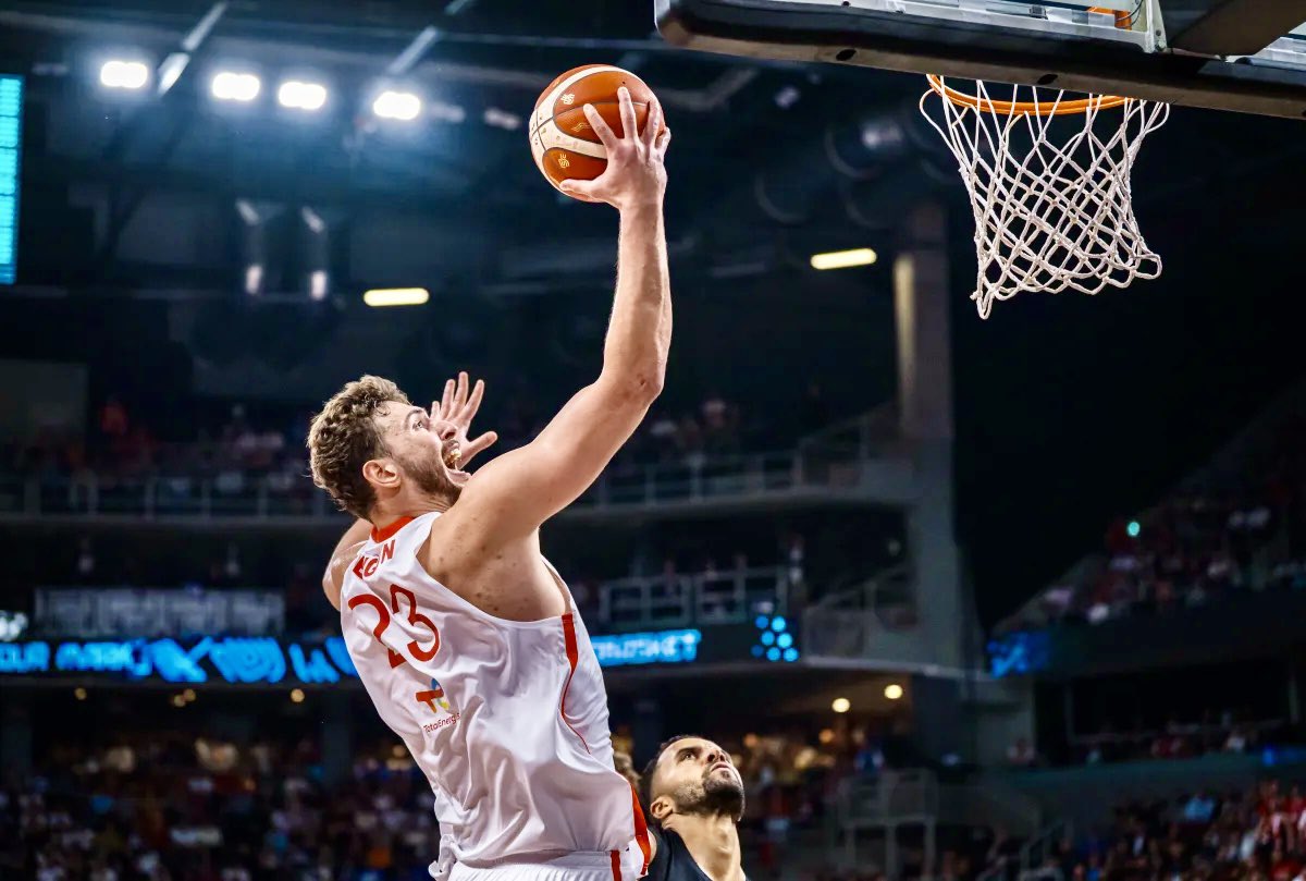 TMOK_Olimpiyat's tweet photo. 12 Dev Adam Avrupa İkincisi🇹🇷

FIBA 2025 Avrupa Şampiyonası finaline namağlup yükselen A Milli Erkek Basketbol Takımımız son ana kadar çok iyi mücadele ettiğimiz finalde Almanya’ya 83-88 mağlup oldu ve gümüş madalya kazandı.🥈

Teşekkürler Dev Adamlar, gurur duyuyoruz💪🇹🇷

@TBF @EuroBasket