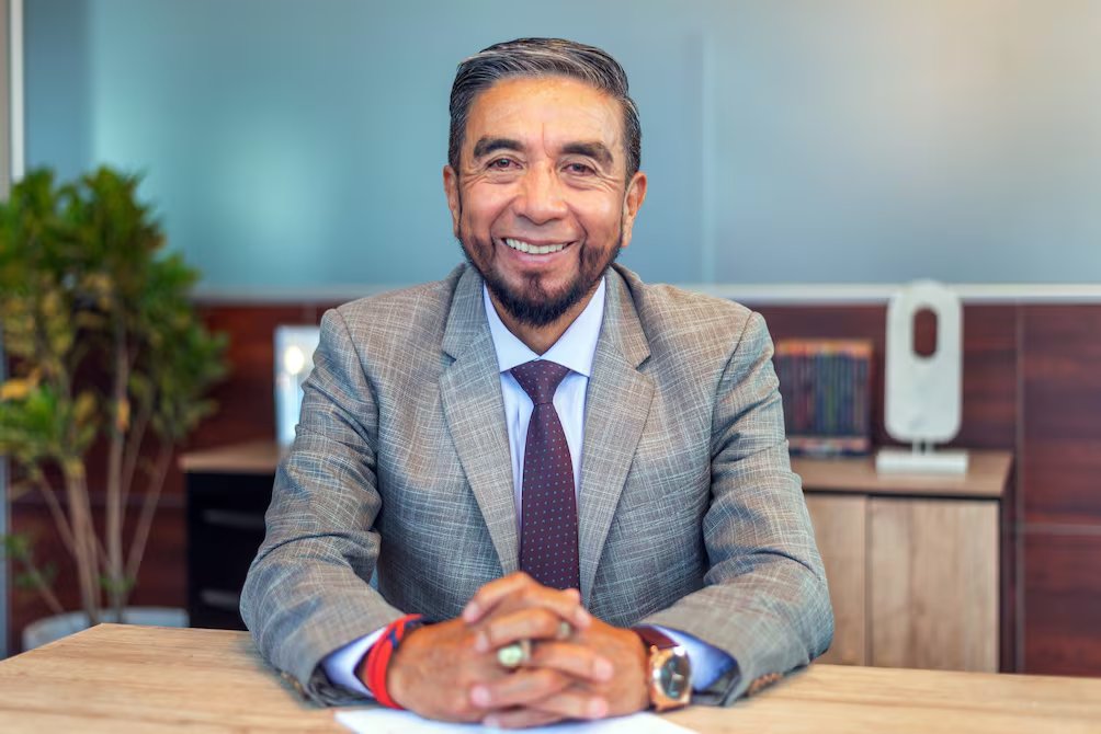 FrentesRojos's tweet image. La sonrisa de alguien que acaba de negociar con el gobierno en desmedro de las clases populares.
#MafiaDelTransporte
#Vendidos