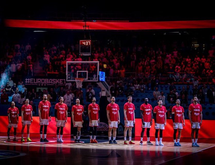 Her şey için teşekkürler 12 Dev Adam! 🇹🇷

A Milli Erkek Basketbol Takımımız EuroBasket 2025'te ikinci olarak ülkemizi gururlandırdı. Emeklerinizle, gösterdiğiniz çabayla gurur duyuyoruz çocuklar, her zaman yanınızdayız.