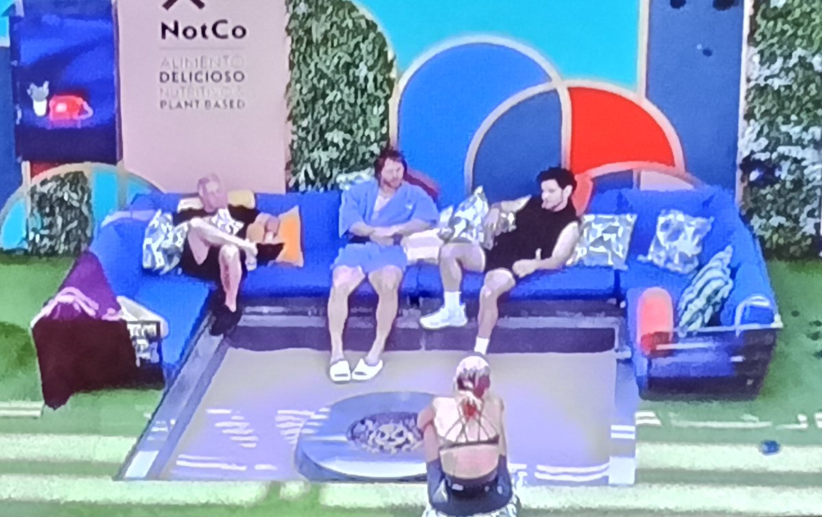 Los verdaderos TOP 4 💗✨

AARÓN SE QUEDA 
ALDO SE QUEDA 
ALEXIS SE QUEDA 
#LaCasaDeLosFamososMx