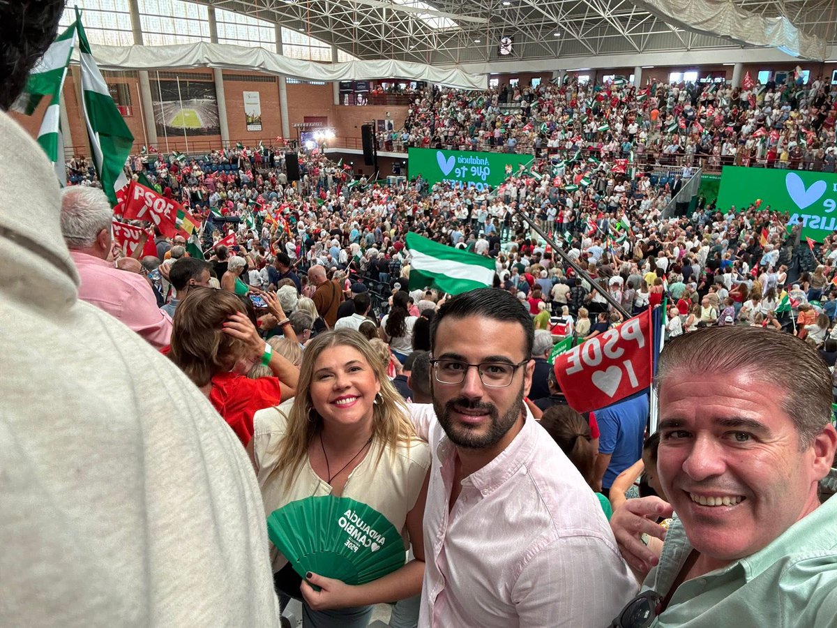 larodapsoe's tweet photo. El PSOE de Andalucía inicia un nuevo curso político en Málaga con María Jesús Montero y Pedro Sánchez #ElCambioEnMarcha https://t.co/KzosJOfOKf
