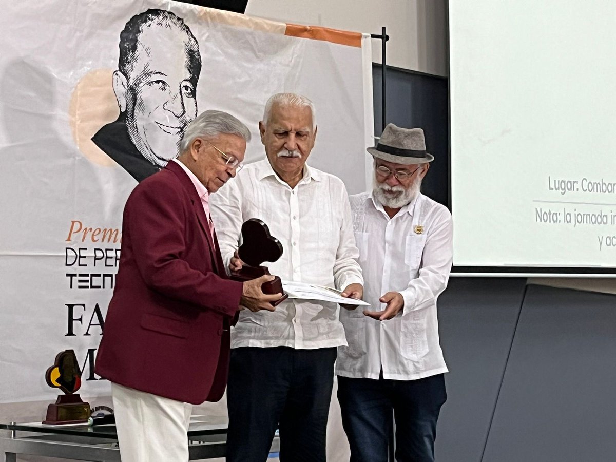 CARIBEsports's tweet photo. En la capital del Atlántico, dentro del marco de la realización del III Premio Nacional de Periodismo Deportivo Tecnoglass Fabio Poveda Márquez, fue exaltado con la distinción ”Vida y Obra de un Periodista Deportivo” el presidente de nuestro gremio regional ÁLVARO DÍAZ ARRIETA. https://t.co/uobhsqKfsR