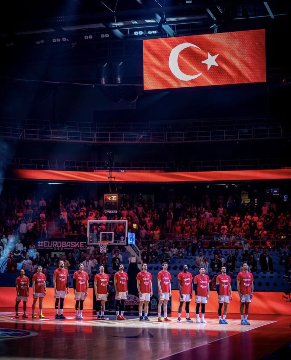 Terinizin her damlasıyla bu milleti gururlandırdınız. İyi ki varsınız 🇹🇷
#12DevAdam