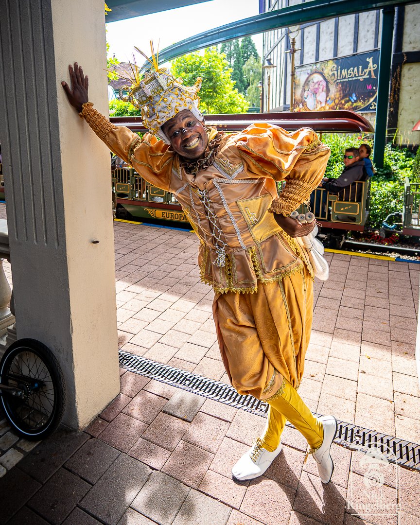 RingelbergNick's tweet photo. Niet alleen de attracties stelen de show in Europaparkโฆ ook de entertainers weten hoe ze je laten lachen ๐ญโจ
#EuropaPark #ThemeParkMagic #Entertainment #ParkFun #MagicOfParks #ThemeParkLife #Attractiepark #Pretpark #ThemeParkPhotography #ThemeParkAdventure #ParkVibes https://t.co/VmPgesA2KR