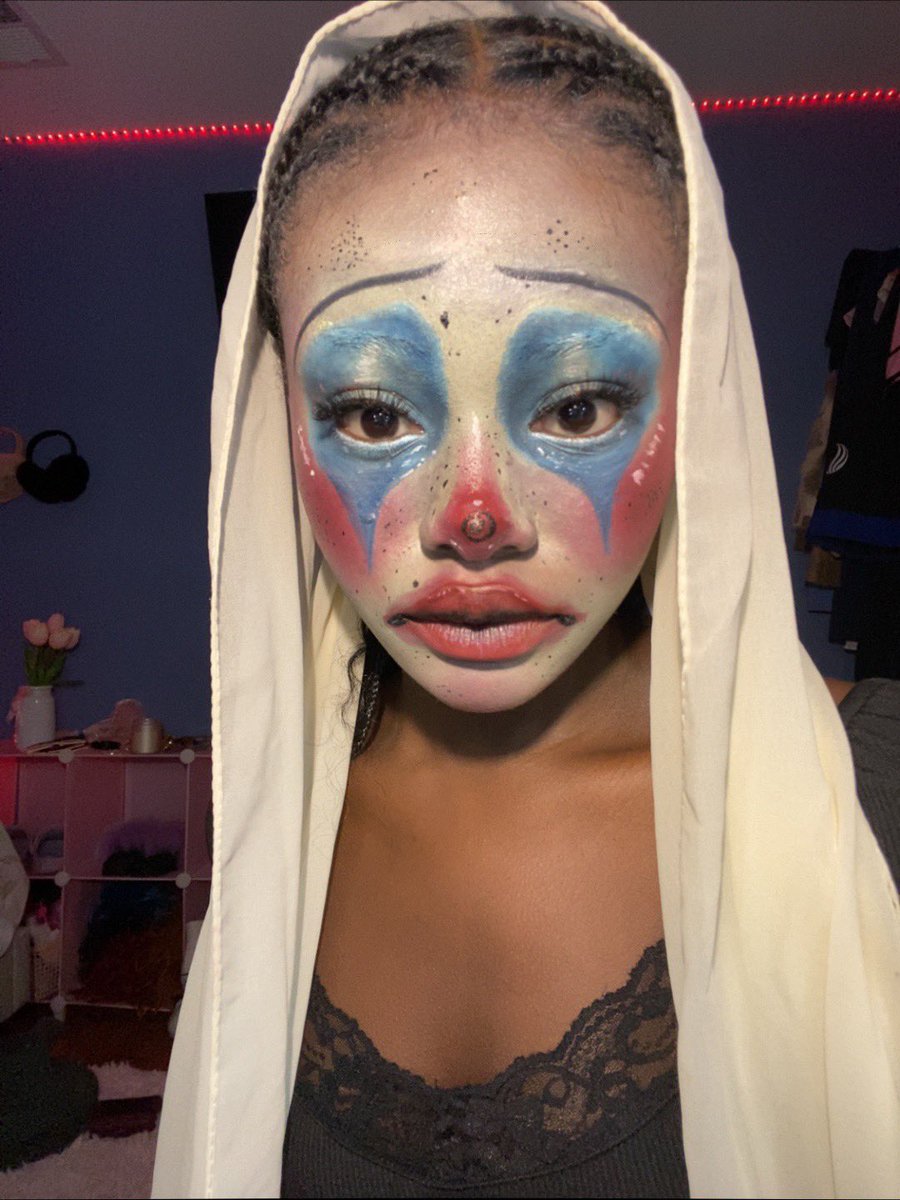 jaen2de's tweet photo. just clownin around! 🤡♥️ https://t.co/WiGGBQ4KHO