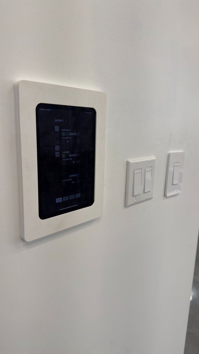 VidaBox's tweet photo. iPad Mini Wall Mount for Whole-Home Audio
"It's perfect." - Jake N.
This white iPad mini wall #VidaMount is running multi-room audio controls w. a sleek, compact profile.
#WholeHomeAudio #iPadMiniMount #AVControl #WallTablet #HomeAutomation
Get Yours @ https://t.co/HETdedGc8u ! https://t.co/fzlAoGV5Cm