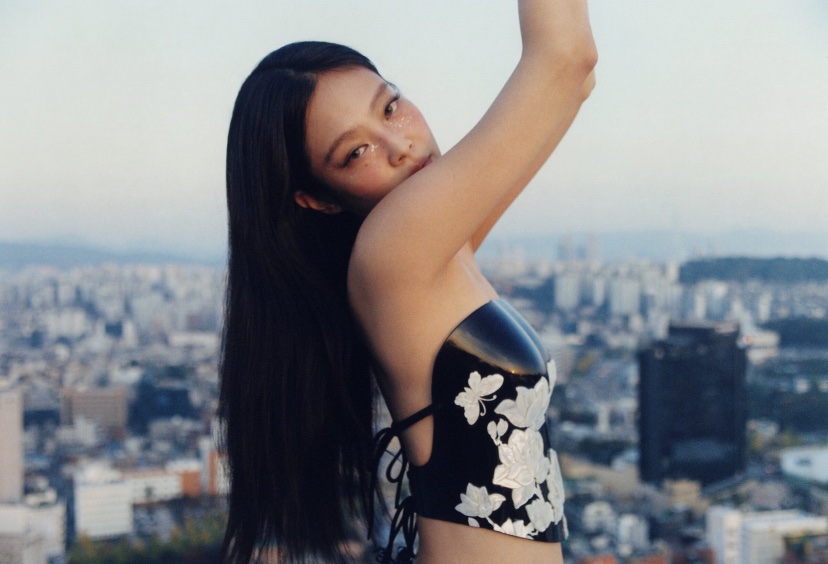 TheePopCore's tweet photo. SZA praised JENNIE’s ‘Seoul City’ via instagram:

“This hard af.” https://t.co/1IRQ0aAVDo