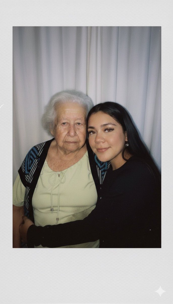 _DanielaCenteno's tweet photo. No puedo dejar de verla 🥺❤️ https://t.co/xqG0mS0hqa