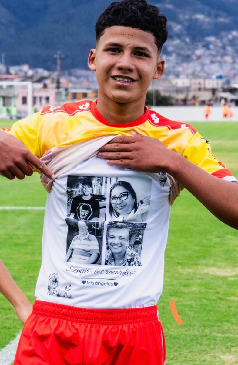 FormativasSDA's tweet image. 🫂 ¡Julio nunca jugarás solo!

💪Sigue sumando goles #Crack ⚽️ 

#SomosFamilia
#SomosAucas 

💛❤️🫂