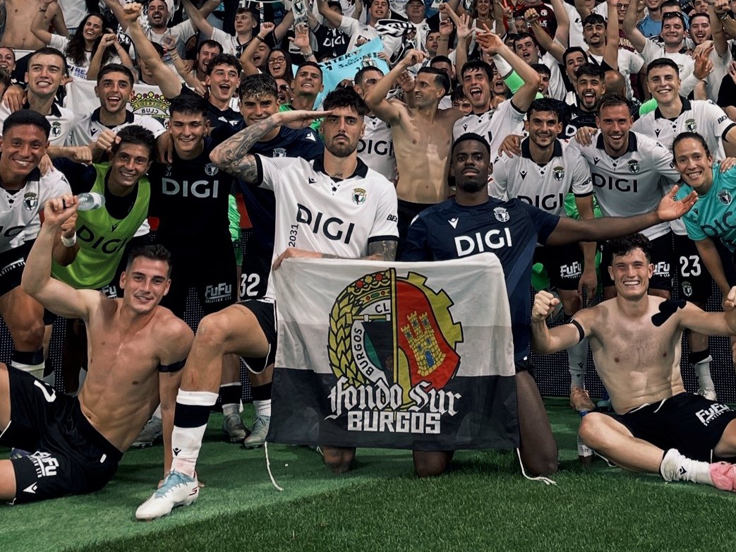 LHDABURGOS's tweet photo. Con 3 Burgaleses canteranos defendiendo nuestro escudo hoy en el verde, los tres puntos sólo podían venirse a Burgos.

Oh BCF dale campeón,
eres el dueño de mi corazon!

Fondo Sur en todas partes.
LHDA https://t.co/OlmgKSZB60