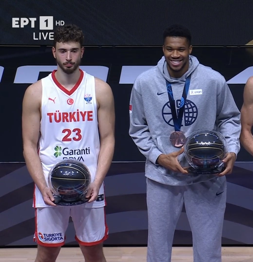 ΣΕΝΓΚΟΥΝ, γελάει καλύτερα όποιος γελάει τελευταίος ή όποιος δεν είναι καλός πασέρ.

Παλιά ελληνική παροιμία.
😘
#TURGER