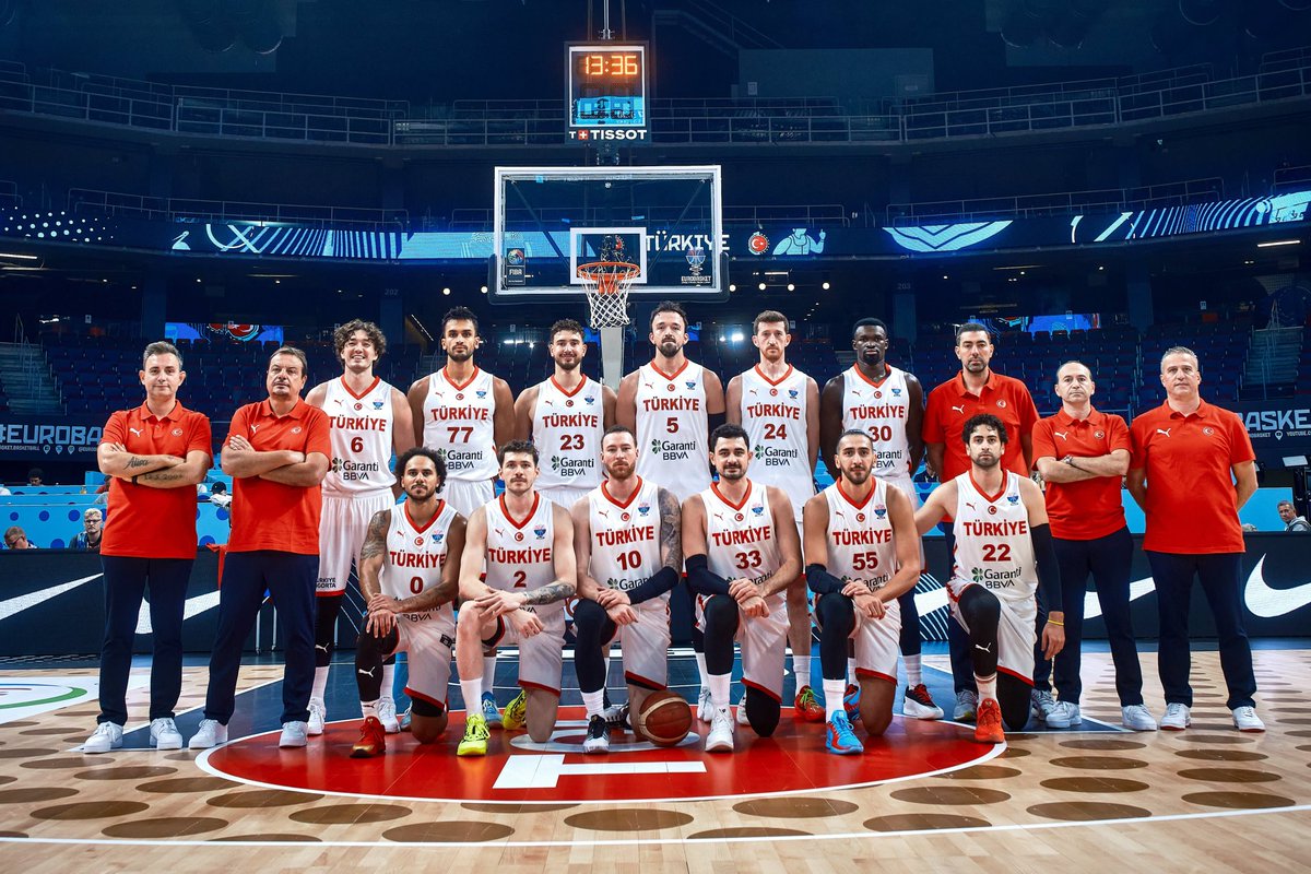 Teşekkürler Gönlümüzün ve Geleceğin Şampiyonları🇹🇷

EuroBasket finalinde, Almanya karşısında gösterdikleri mücadele ve ortaya koydukları oyuna rağmen son saniyelerde şampiyonluğu kaçırarak Avrupa 2'incisi olan A Milli Basketbol Takımımızı yürekten tebrik ediyorum. 

Bu büyük