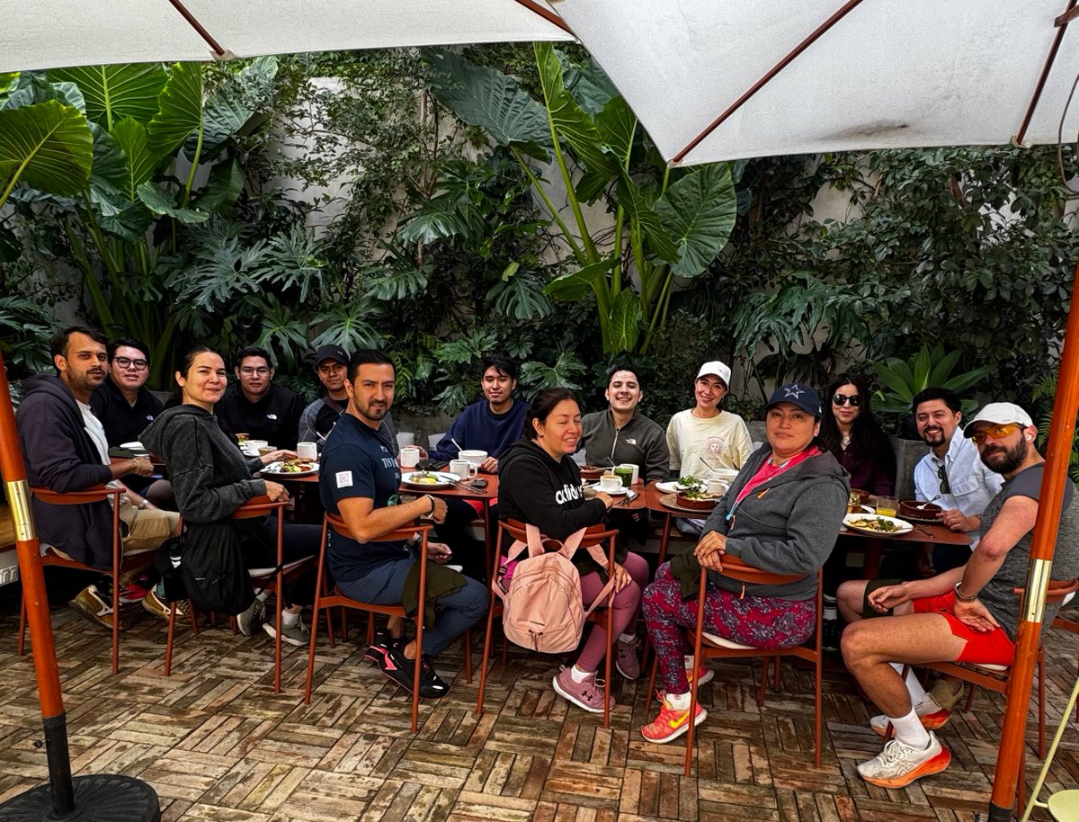 lablockatoon's tweet photo. Hoy #Fomito salió a correr con la banda de @Uniswap en Chapultepec 🏃💨
Y despues tuvimos un Brunch + Cripto convivencia! 🍳☕️
Gracias @Uniswap por coordinar los mejores eventos! 🔝🤙
@UniswapLabsVC #CryptoEvento #Run #Fomito https://t.co/vLdGTXmsZd