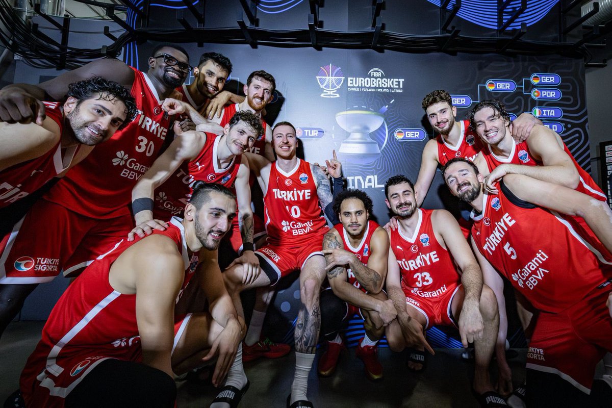 Bu akşam EuroBasket 2025 finalinde, A Millî Basketbol Takımı’mızın azmi ve kararlılığı tüm Türkiye’ye tarifsiz bir gurur yaşattı.

24 yıllık özlemi sahada büyük bir mücadeleyle taçlandıran takımımız, milletimizin birliğini, inancını ve gücünü bir kez daha gösterdi.

İmkânsızı