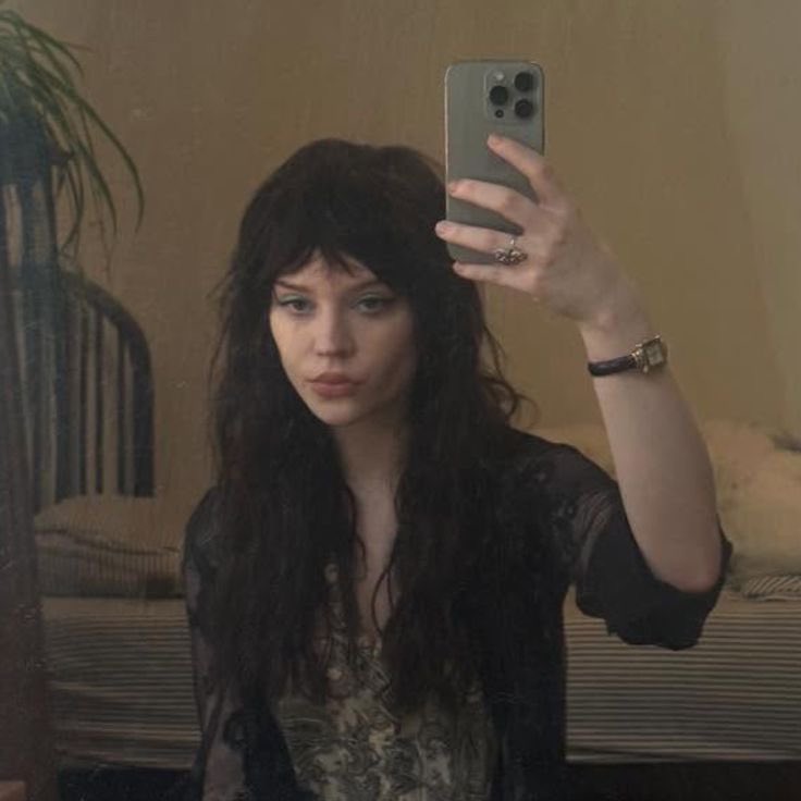 sophie thatcher files (@soapyfiles) on Twitter photo 