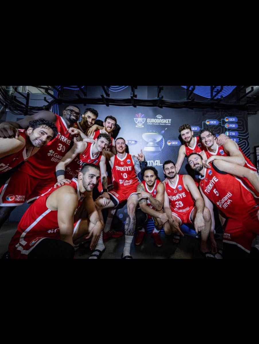 Tebrikler 12 dev adam bizler sizlerle gurur duyuyoruz