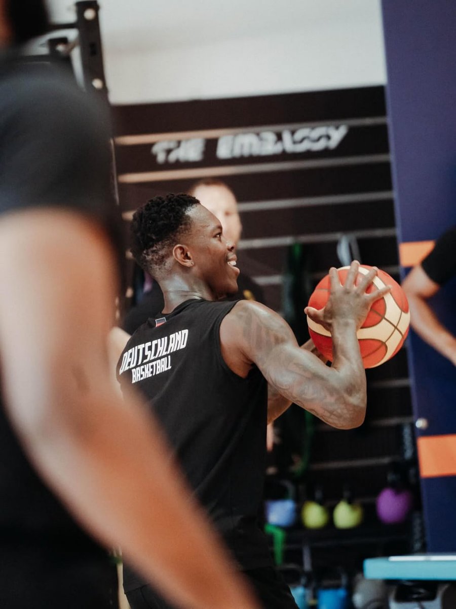 TheEmbassy tweet media