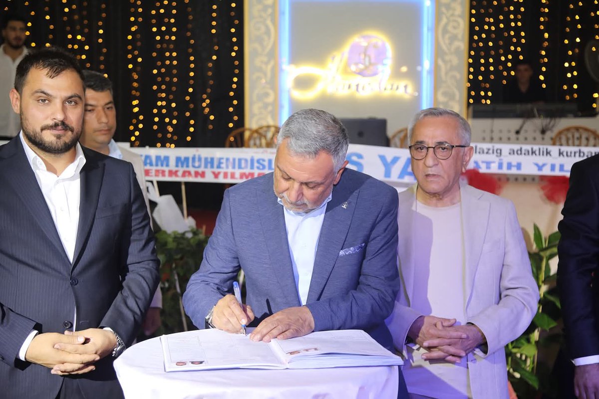 Yönetim Kurulu Başkanımız Suat Öztürk sanayicilerimizden Serimak firma sahibi Halil Akpınar'ın kızının düğün törenine katıldı.