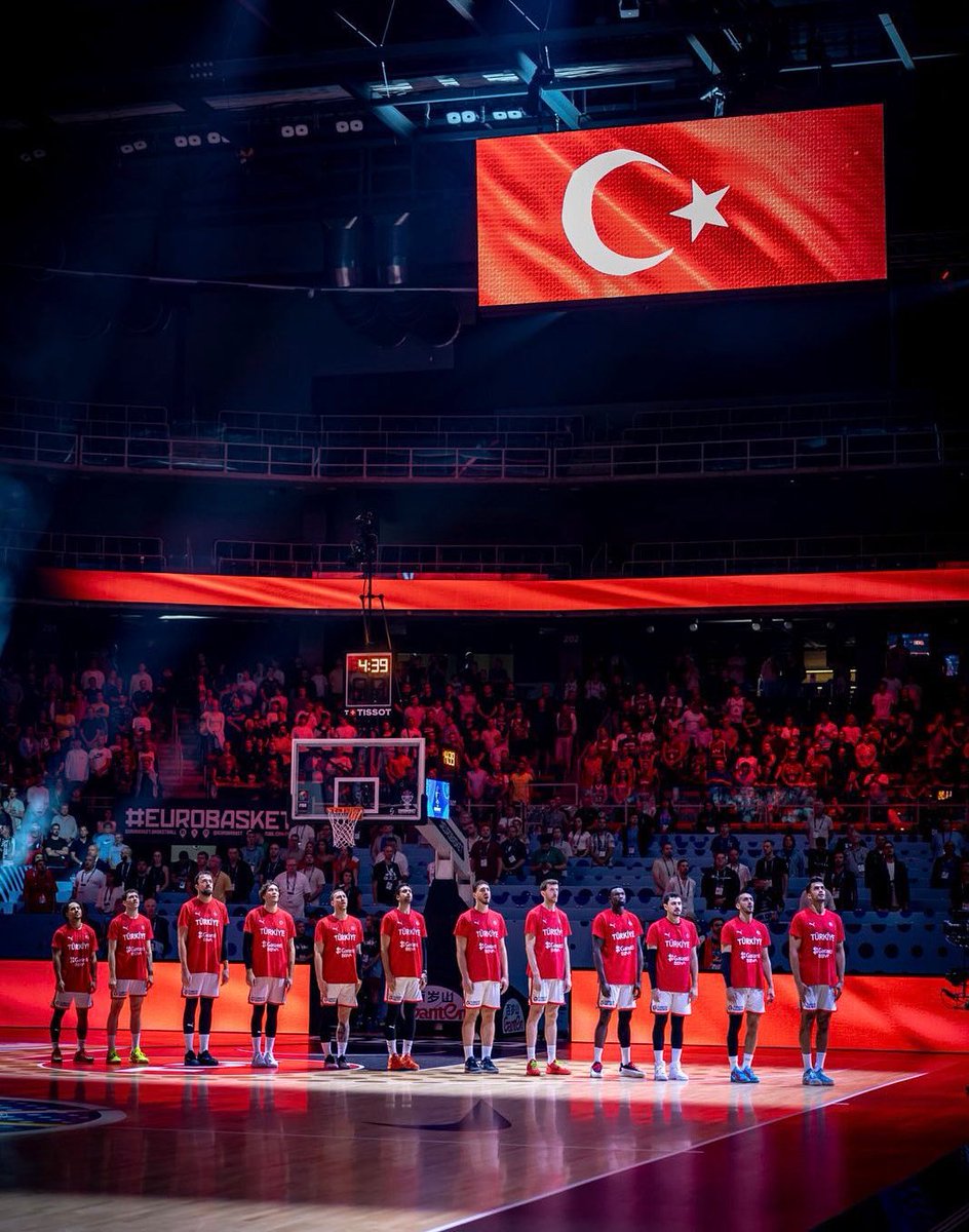 FIBA 2025 Avrupa Şampiyonası’nda büyük bir başarıya imza atarak gümüş madalya kazanan A Erkek Milli Takımımızı yürekten kutluyoruz!

Bu gurur dolu yolculukta emeği geçen sporcularımıza ve teknik ekibimize teşekkürler. 🏀❤️

#12DevAdam  #EuroBaskrt