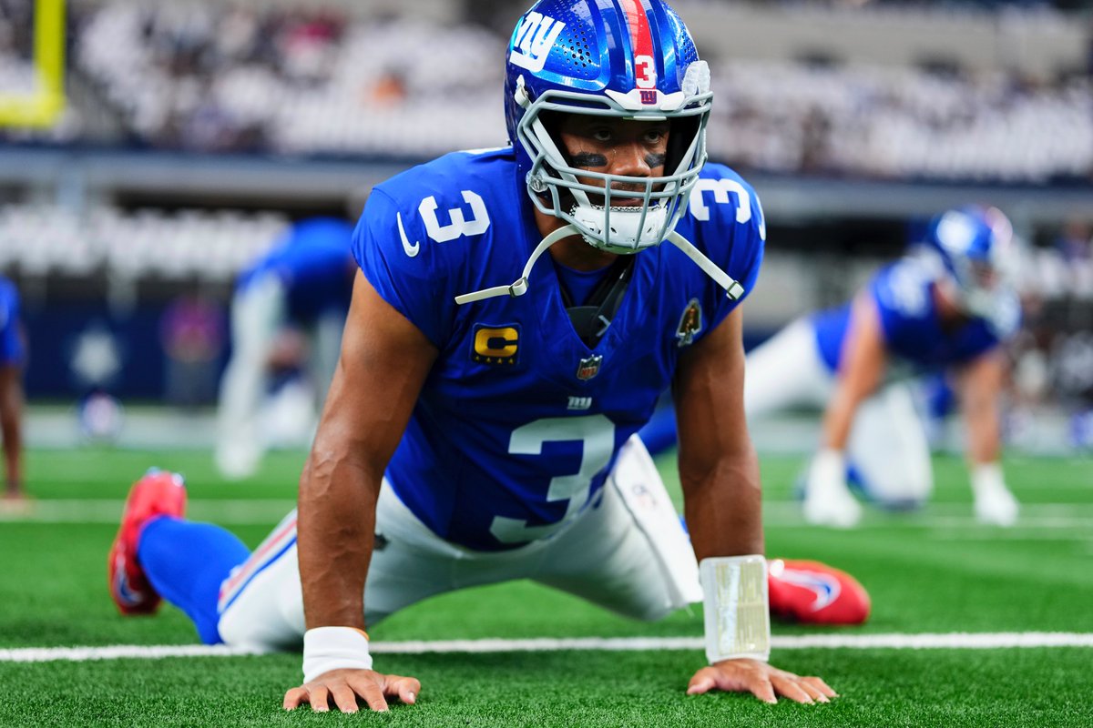 Russell Wilson is the first Giants QB with 400 Pass Yards, 3 Pass TD and 0 INT in a single game in 40 years.