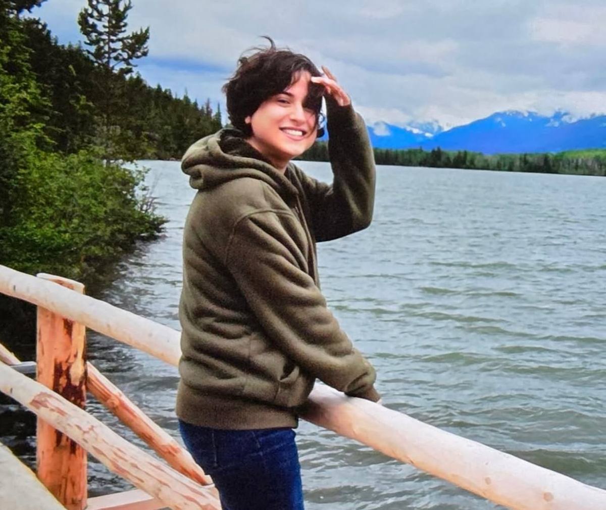 شبیه یک رویای شیرین بودی که خیلی زود تموم شد. 
حالا همه جا دنبالتم و پیدات نمی‌کنم. 
سی و یک ساله شدی پونه خانم؛ روح زیبایِ نامیرا.
خبر داری؟