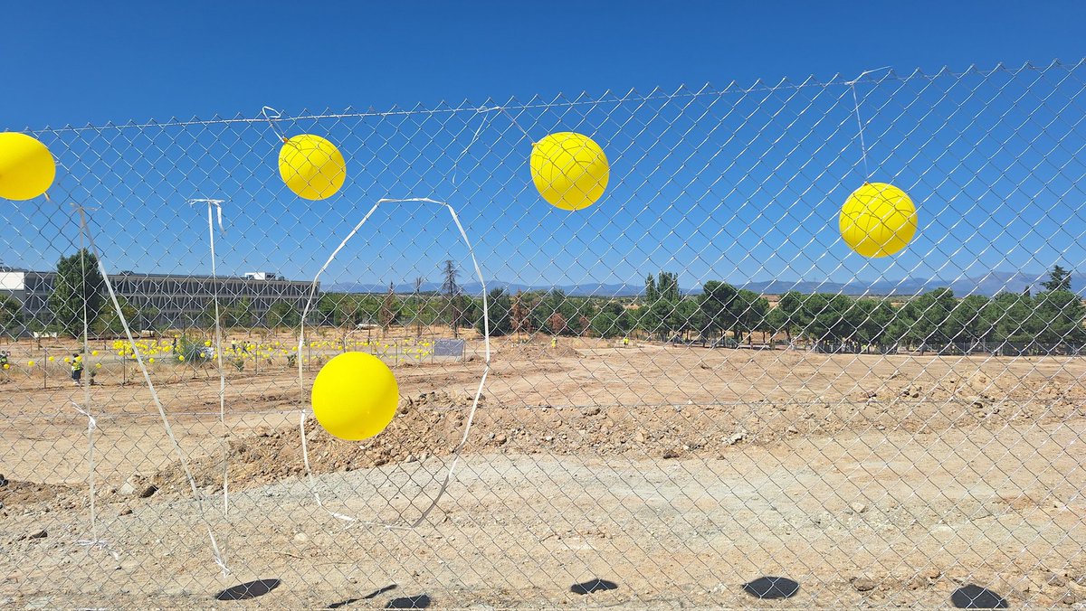 ColeMásCantónNO (@colemascantonno) on Twitter photo ¿Qué es mejor para niñ<a href="/s/">『S』</a>?
A. Un entorno escolar seguro y saludable como una zona verde
B. Una central industrial con camiones y basura de camino al cole y al lado de clase
<a href="/AlmeidaPP_/">José Luis Martínez-Almeida</a> <a href="/bcarabante/">Borja Carabante</a> <a href="/Mtnezparamo/">José A Mtnez Páramo</a> suspenden este test
Nosotr@s lo tenemos claro:
#NoCantonesEntreColes ¿Qué es mejor para niñ<a href="/s/">『S』</a>?
A. Un entorno escolar seguro y saludable como una zona verde
B. Una central industrial con camiones y basura de camino al cole y al lado de clase
<a href="/AlmeidaPP_/">José Luis Martínez-Almeida</a> <a href="/bcarabante/">Borja Carabante</a> <a href="/Mtnezparamo/">José A Mtnez Páramo</a> suspenden este test
Nosotr@s lo tenemos claro:
#NoCantonesEntreColes