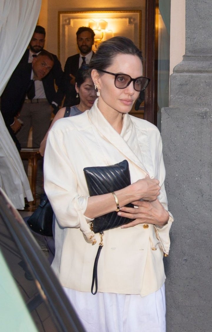 How's the outfit😎