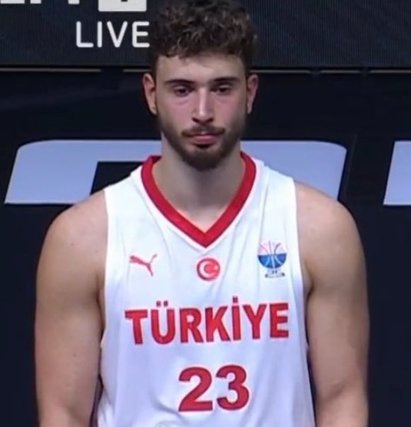 kourkoumpinious's tweet image. Έτσι ακριβώς γυρνούσε κι ο συγχωρεμένος ο Χαράλαμπος απ’ το καφενείο όταν έχανε στην πρέφα.
#eurobasket #TURGER