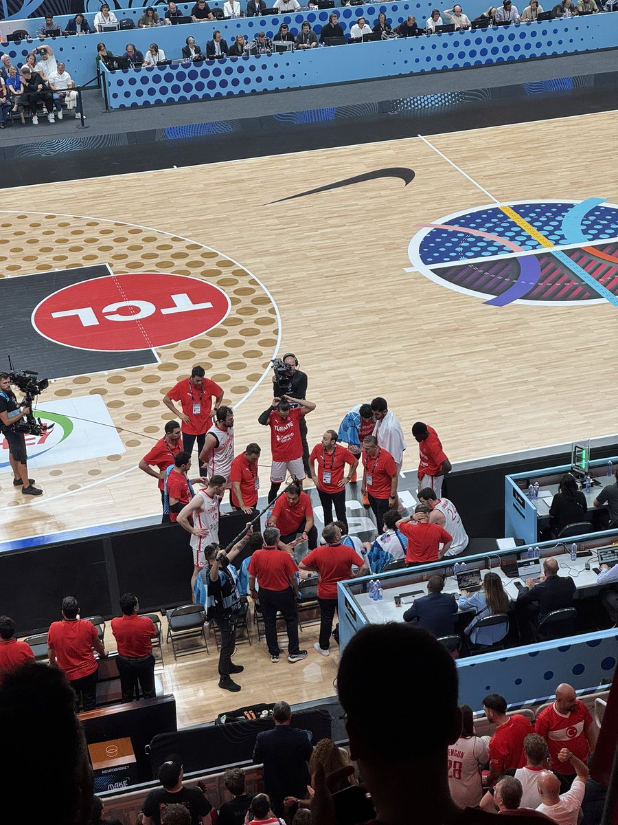 uozver's tweet photo. 🇹🇷 Her Zaman Yanındayız!

Hayali bile güzeldi… 
Eyvallah #12DevAdam #EuroBasket2025 https://t.co/j2KFxIOD8z