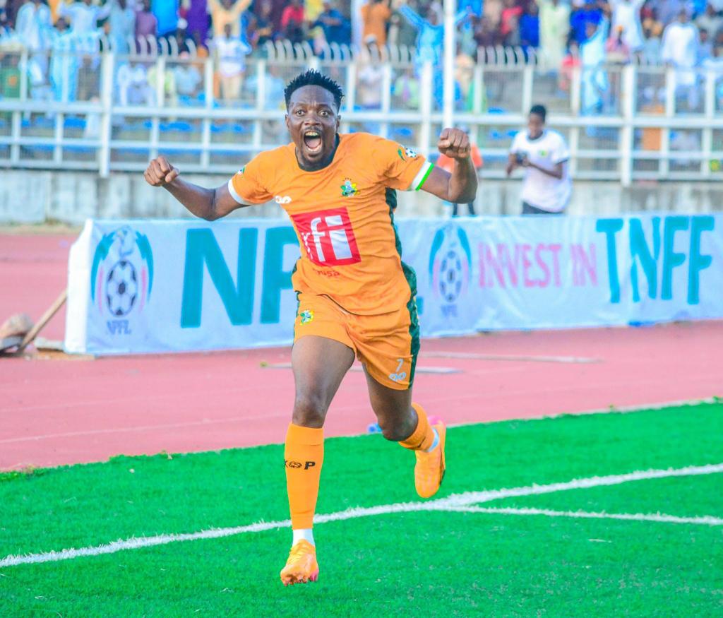 Super Eagles legend, Ahmed Musa scored the only goal as Kano Pillars defeated Rangers 1-0. 

Longevity 🔥🇳🇬