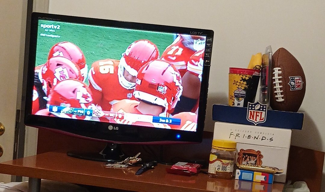 pekena_86's tweet photo. Vamos de domingão de NFL!!! 🏈
#NFLnaSportv #NFL #Eagles #Chiefs
@CurtiAntony @sergeta https://t.co/r3LHJQII43