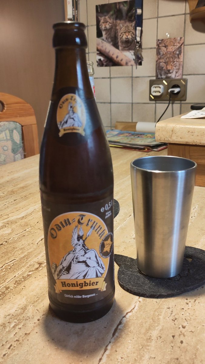 KlinkYuki's tweet photo. A present from my 🇩🇪 Shodo Student 🤘🍻#odin #honigbier #Vikinger https://t.co/jVF78Bviwh
