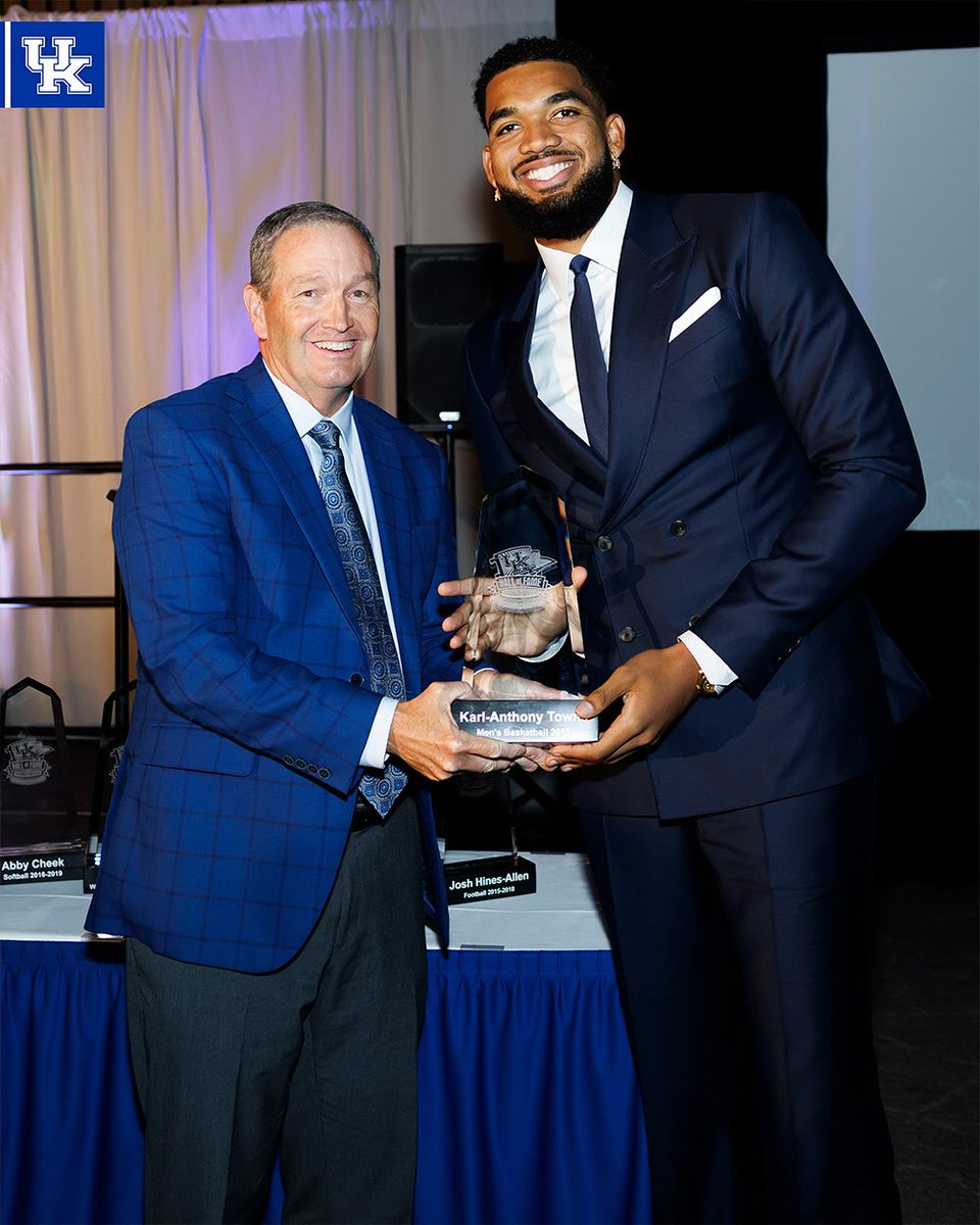 Selección de Baloncesto de la República Dominicana (@rdbseleccion) on Twitter photo Felicitaciones a <a href="/KarlTowns/">Karl-Anthony Towns</a> por su inducción al Salón de la Fama de la <a href="/universityofky/">University of Kentucky</a> 👏. Un orgullo para la República Dominicana, donde todo un pueblo celebra cada uno de tus éxitos. Felicitaciones a <a href="/KarlTowns/">Karl-Anthony Towns</a> por su inducción al Salón de la Fama de la <a href="/universityofky/">University of Kentucky</a> 👏. Un orgullo para la República Dominicana, donde todo un pueblo celebra cada uno de tus éxitos.
