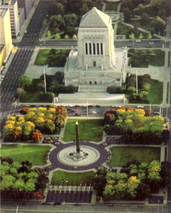 ghosttyped's tweet image. Salesforce Tower Indianapolis is the tallest building in Indiana 

It’s unique angled roof was heavily inspired by the Indiana war memorial, which in turn was inspired by the Mausoleum of Halicarnassus