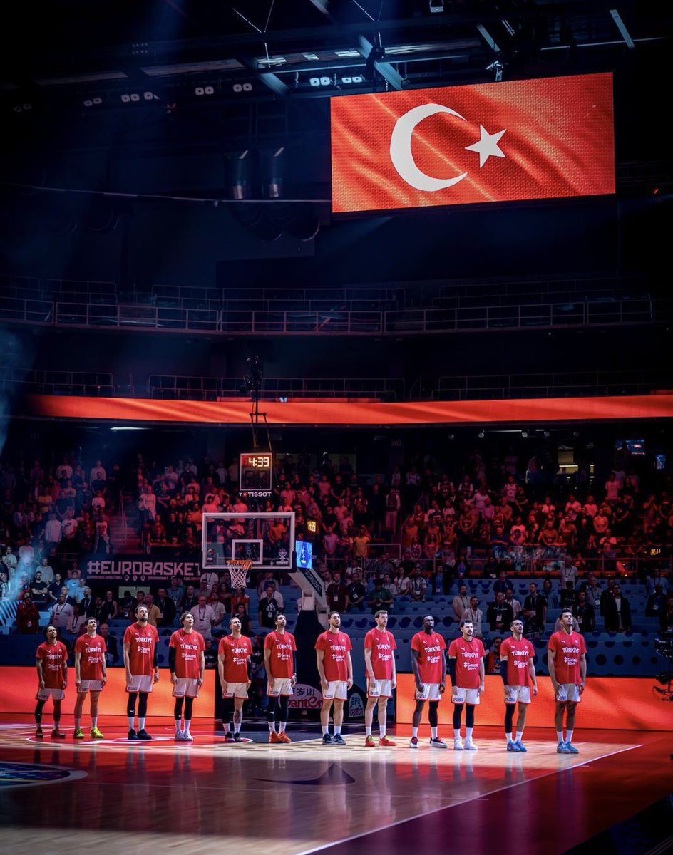muratsezr's tweet photo. 🇹🇷SİZLERLE GURUR DUYUYORUZ🇹🇷
👏12 Dev Adam, Avrupa Şampiyonası'nda gümüş madalyanın sahibi oldu.  #12DevAdam https://t.co/99ACHMGhlA