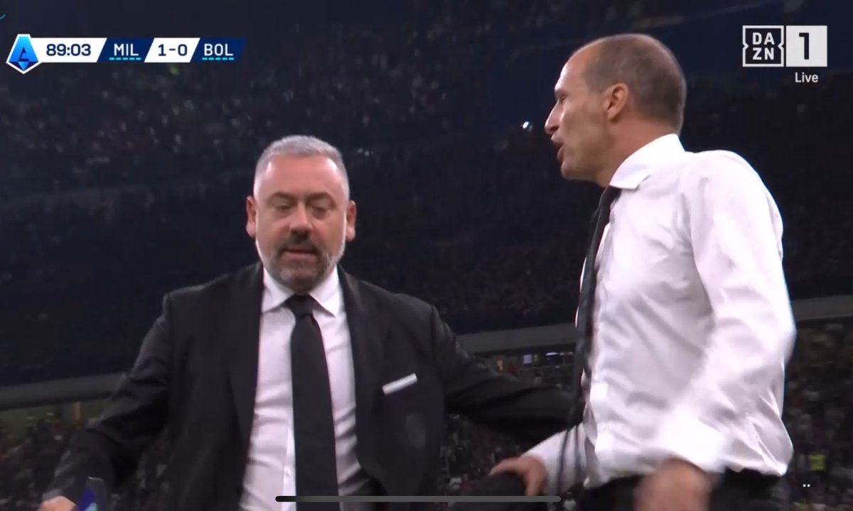 Guillaumemp's tweet photo. Après une longue révision du Var pour finalement annuler un penalty à Milan, l’arbitre exclut Max Allegri qui est hors de lui et ironise avec le quatrième arbitre “bravo bravo” 

#MilanBologna https://t.co/X2jXP8pa6t