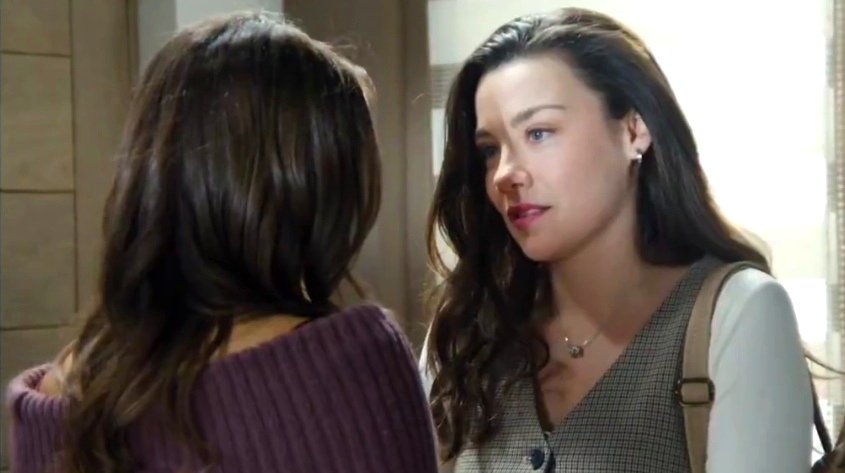 seriesclips's tweet photo. Ignacia volvió a sonreír porque pudo volver a hacer su actividad favorita: Mirarle los labios a Karina

#Karinacia
#eljardíndeolivia https://t.co/xEABTXGVYL