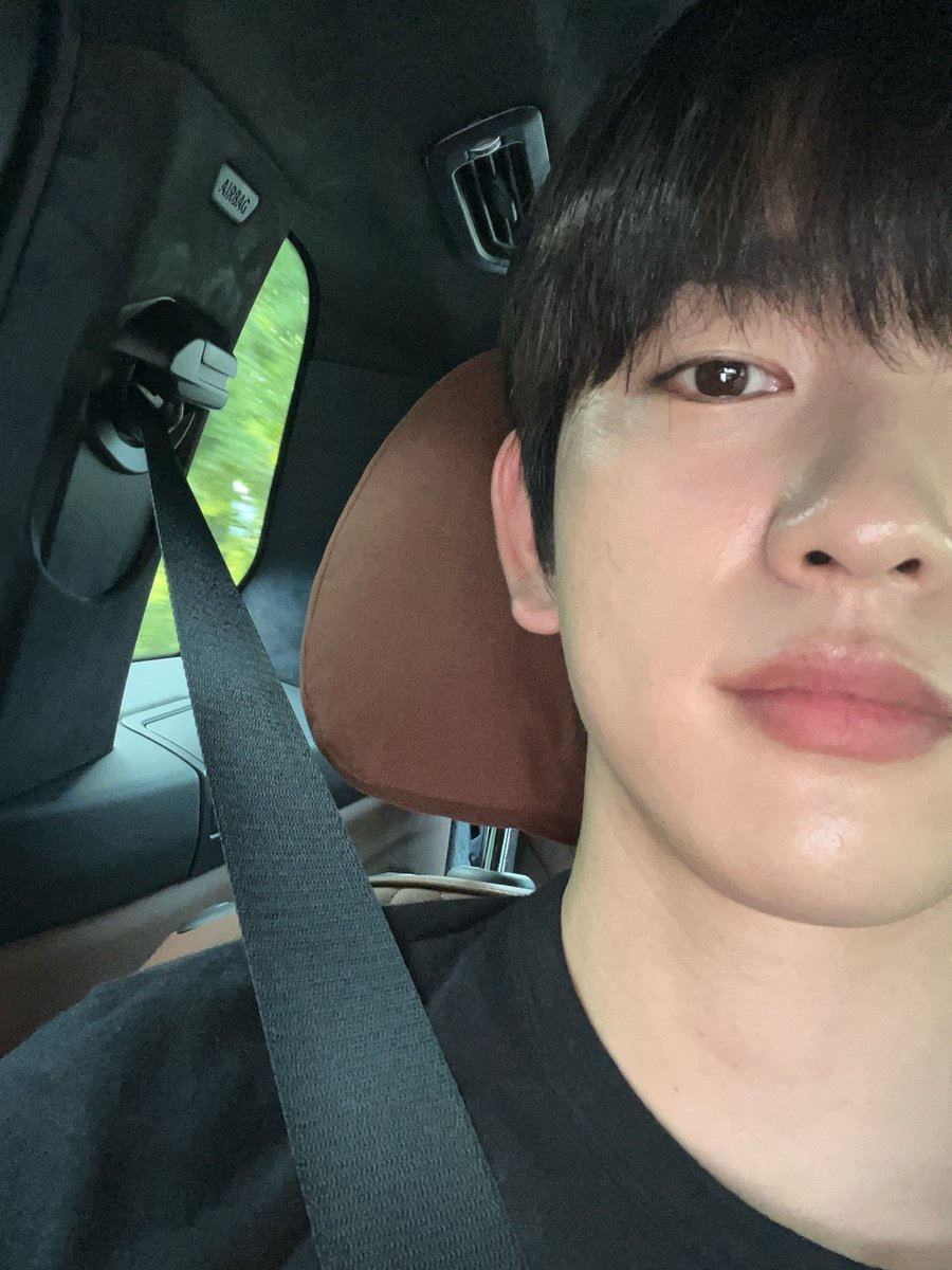 looking this gorgeous at EIGHT IN THE MORNING
