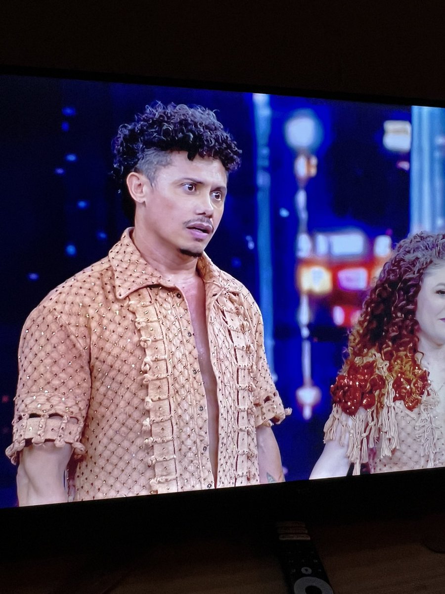 Sandy57210907's tweet photo. Que homem lindo!

#DancasDosFamosos https://t.co/E0lSObo0eO
