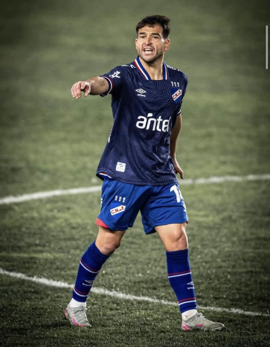 En algún momento van a tener que aflojar la modita de culpar a Lodeiro por todo y aceptar que (otra vez) fue de los mejores del equipo, asistencia clave para irnos empatando al entretiempo.