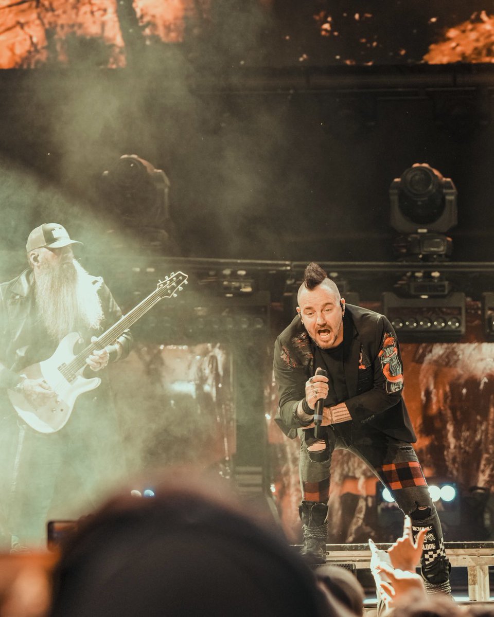 threedaysgrace's tweet image. Thank you for an incredible night, Scranton! 🤘🙏 

GILFORD, you’re up next! See you tonight 🔥

📷 @sanjayparikhphoto 

#ThreeDaysGrace #BreakingBenjamin #ReturnToDust #Scranton #Pennsylvania #USA